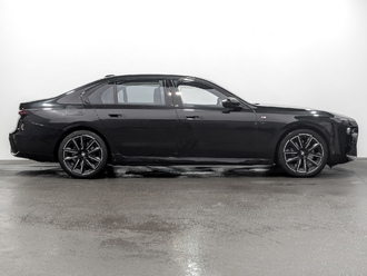 фото BMW 7 (G70) 2023