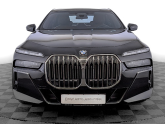фото BMW 7 (G70) 2023