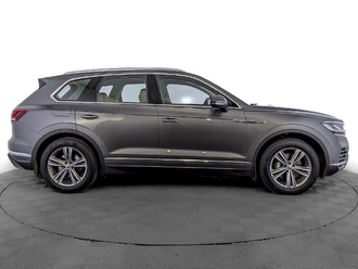 фото Volkswagen Touareg III 2019