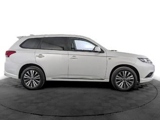 фото Mitsubishi Outlander III 2022