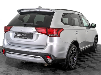 фото Mitsubishi Outlander III 2022