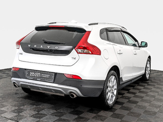 фото Volvo V40 II 2019