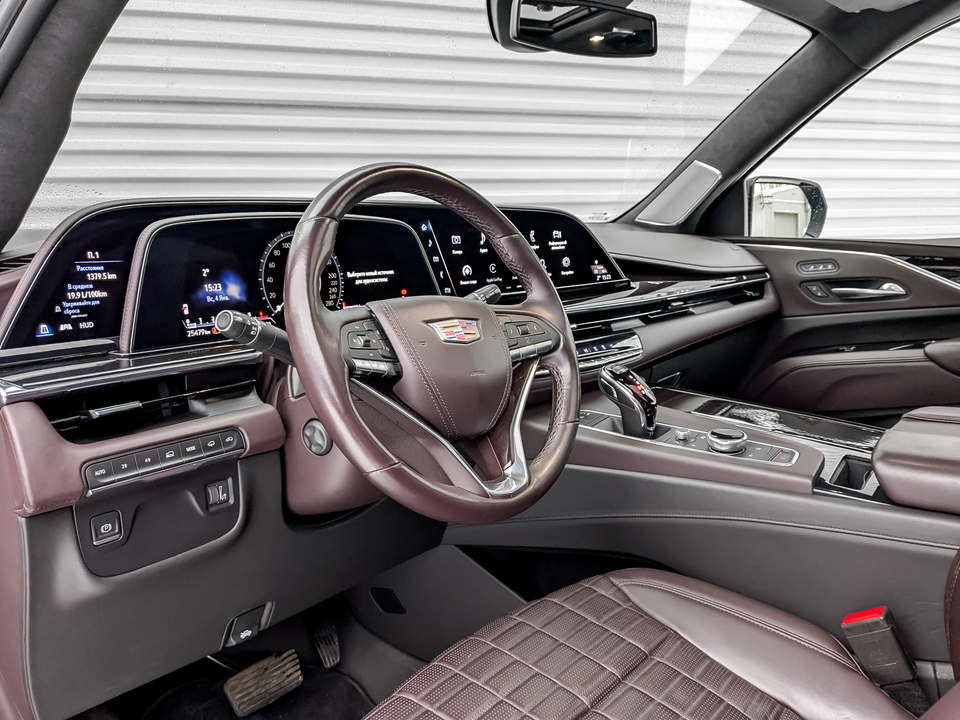 Cadillac Escalade с пробегом в автосалоне Форис Авто