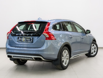 фото Volvo V60 CC I 2018