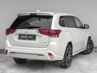 фото Mitsubishi Outlander III 2022