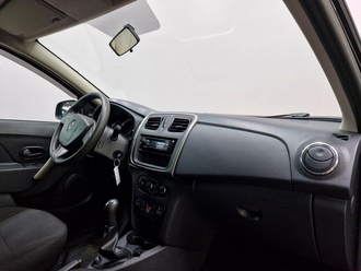 фото Renault Logan II 2017