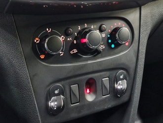 фото Renault Logan II 2017