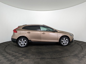 фото Volvo V40 II 2015