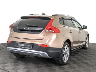 фото Volvo V40 II 2015