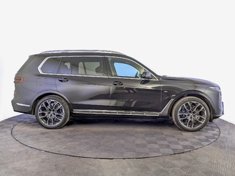 фото BMW X7 (G07) 2024