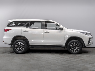фото Toyota Fortuner II 2020