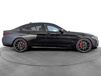 фото BMW 5 (G30/F90) 2023