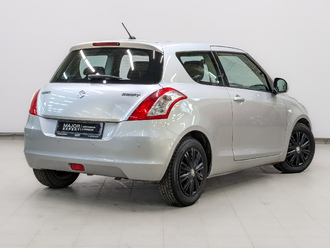 фото Suzuki Swift III 2011