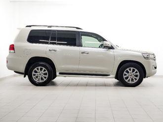 фото Toyota Land Cruiser 200 2020