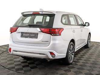 фото Mitsubishi Outlander III 2022
