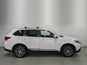 фото Mitsubishi Outlander III 2018