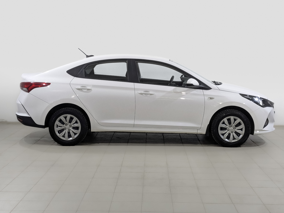 Hyundai Solaris 2022 61 112км фото №4