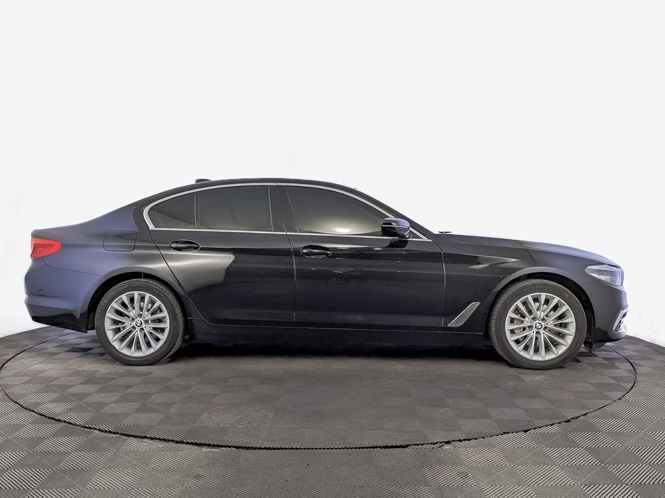 BMW 5 серии 2020 148 477км фото №4