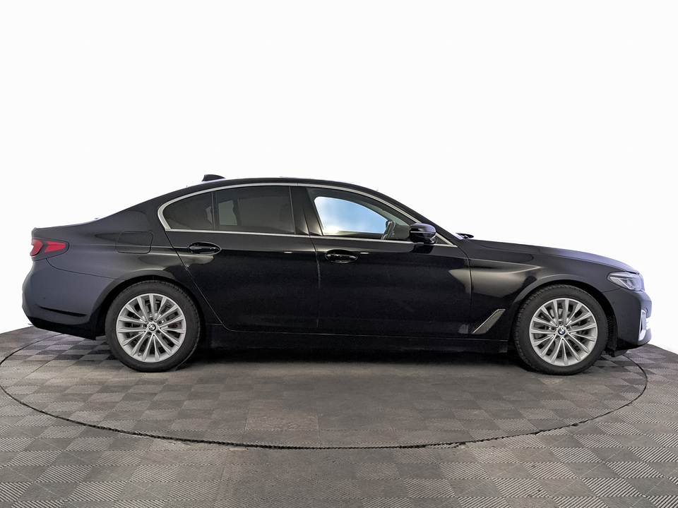BMW 5 серии 2021 55 243км фото №4