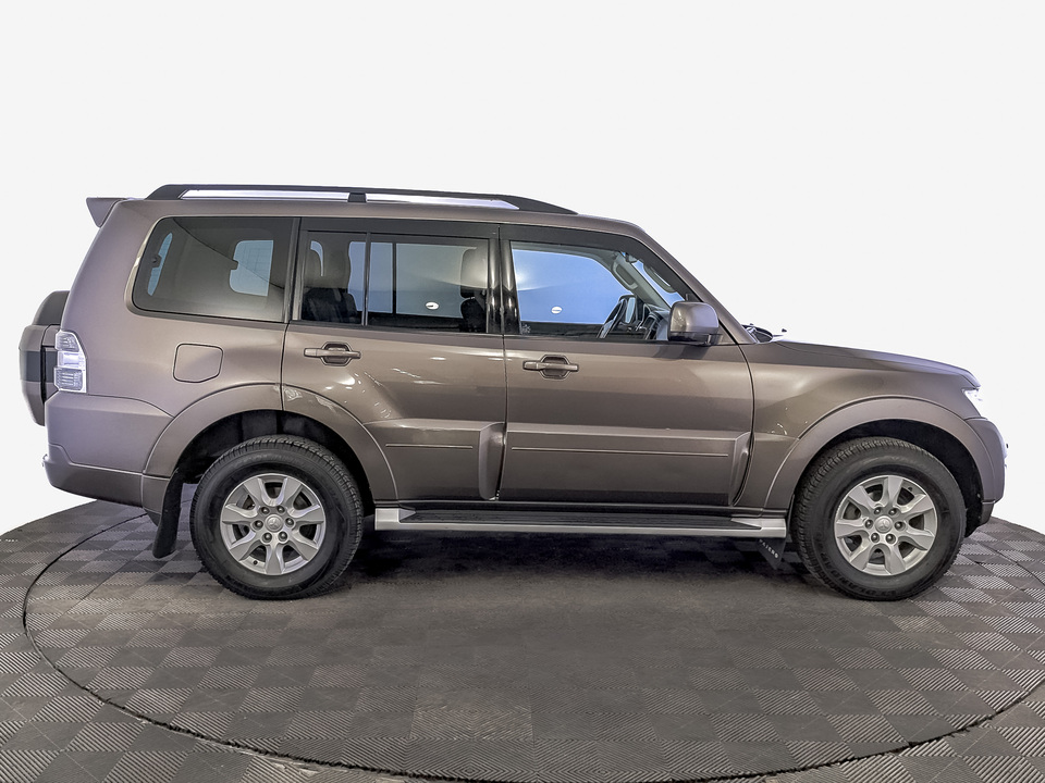 Mitsubishi Pajero 2015 141 320км фото №4