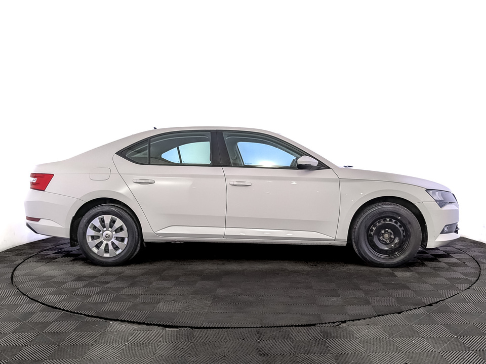 Skoda Superb 2019 30 440км фото №4