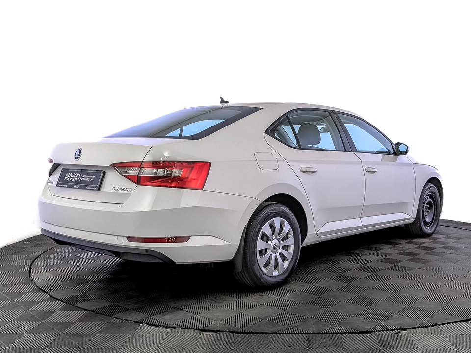 Skoda Superb 2019 30 440км фото №5
