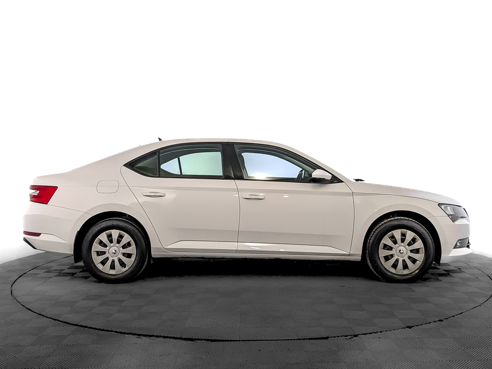 Skoda Superb 2019 53 688км фото №4