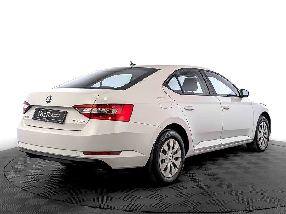 Skoda Superb 2019 53 688км фото №5