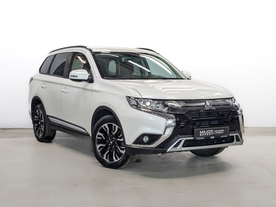 Mitsubishi Outlander 2021 76 045км фото №3