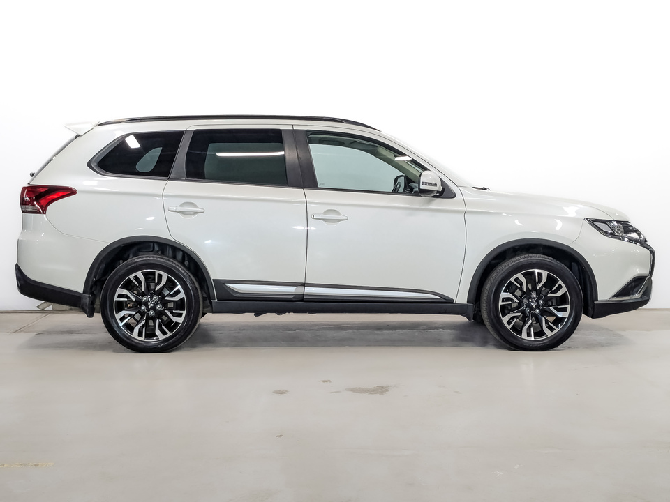 Mitsubishi Outlander 2021 76 045км фото №4