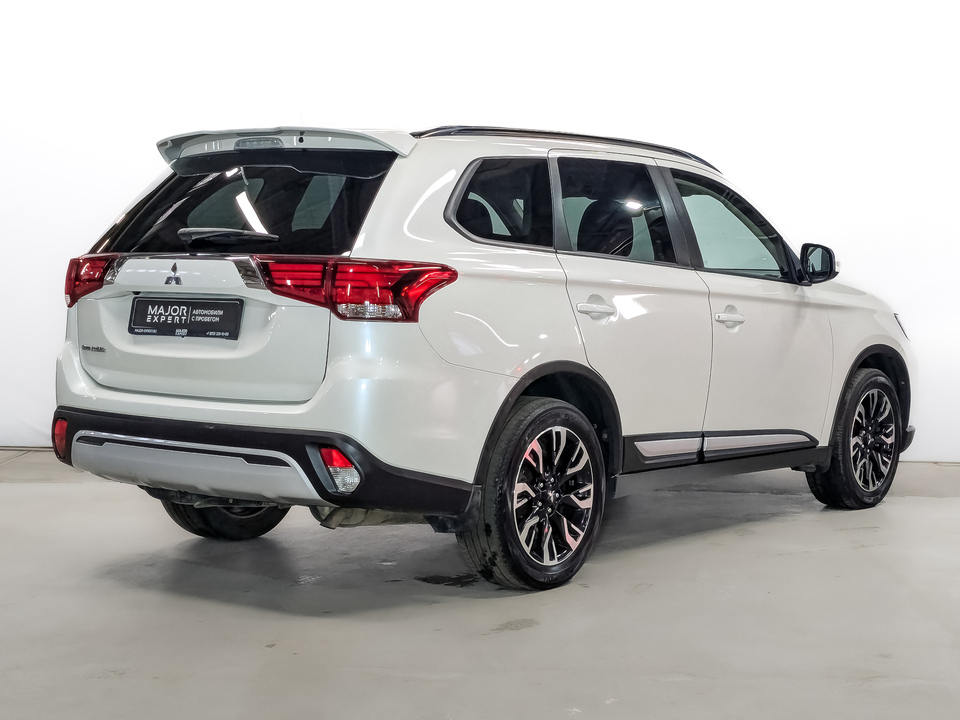 Mitsubishi Outlander 2021 76 045км фото №5