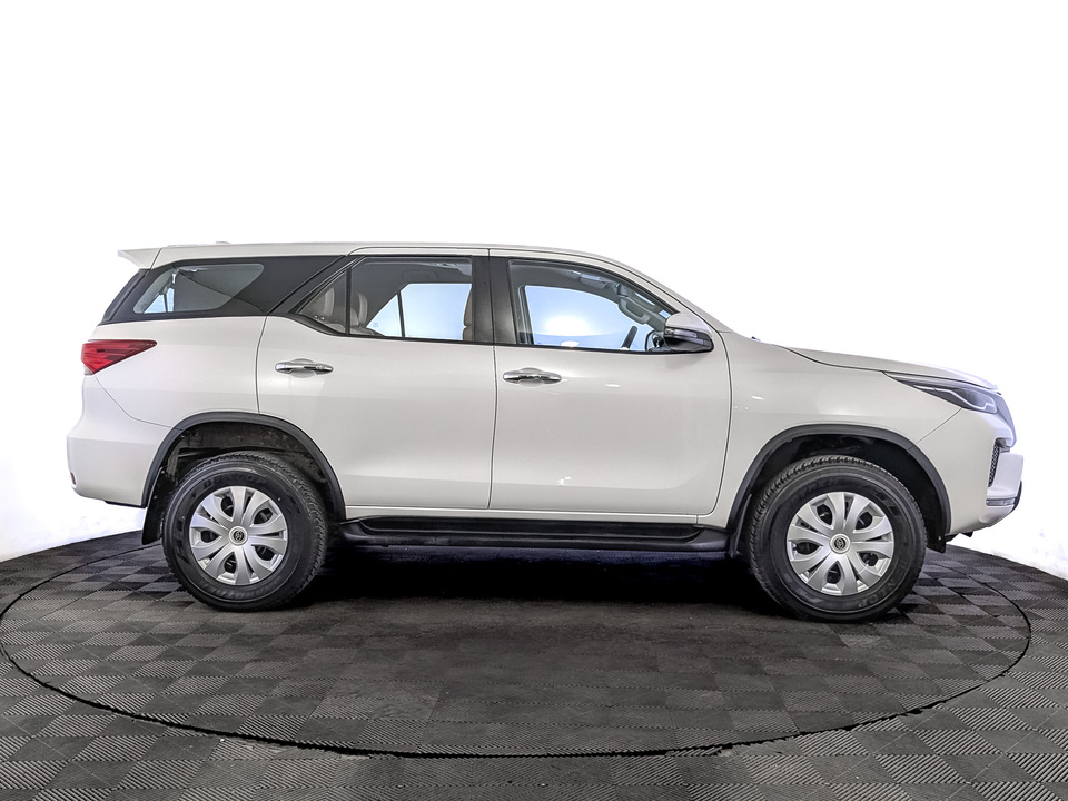 Toyota Fortuner 2022 23 477км фото №4