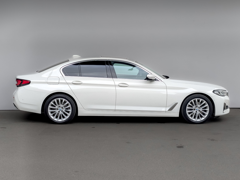 BMW 5 серии 2022 69 342км фото №4