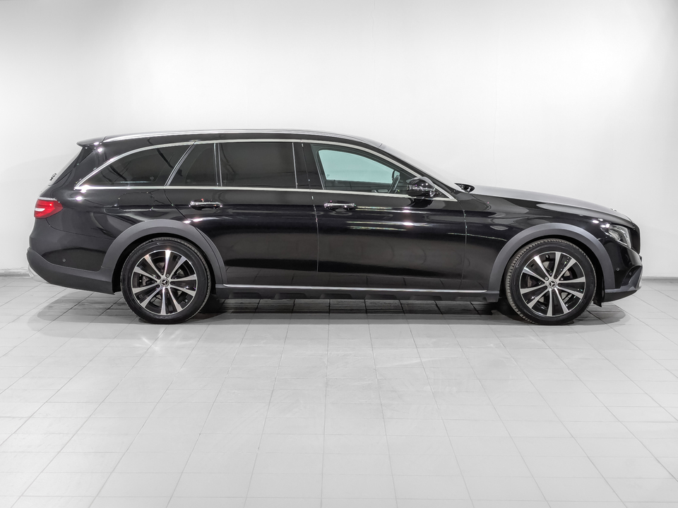 Mercedes-Benz E-Класс 2018 85 628км фото №4