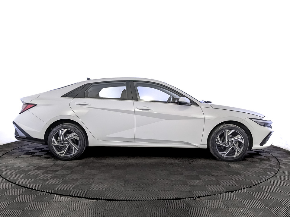 Hyundai Elantra 2024 34 821км фото №4