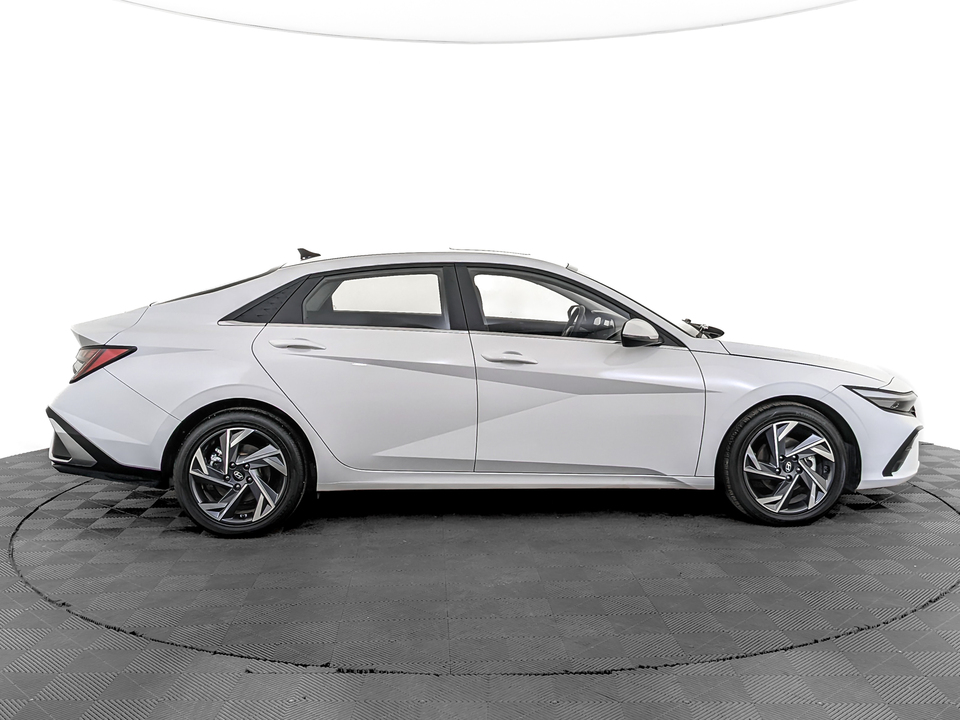 Hyundai Elantra 2025 12 920км фото №4