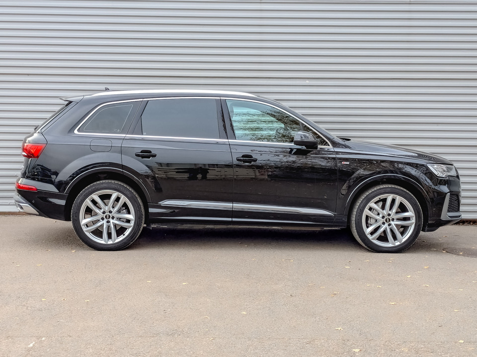 Audi Q7 2023 55 750км фото №4